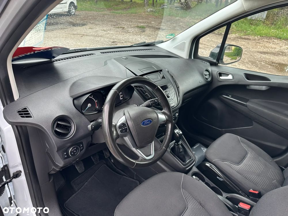 Ford Transit Courier - 12
