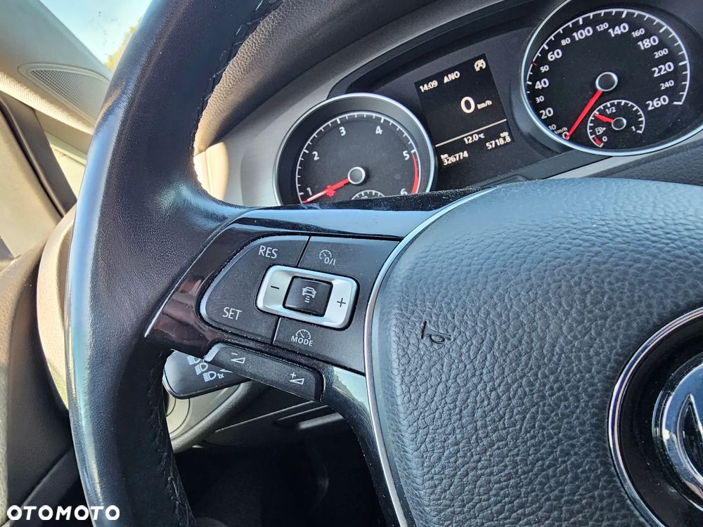 Volkswagen Golf Variant 2.0 TDI BlueMotion Technology Comfortline - 24