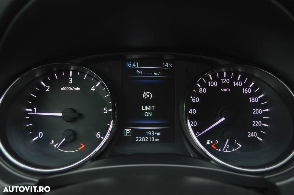 Nissan Qashqai 1.6 DCI Start/Stop X-TRONIC N-Connecta - 25