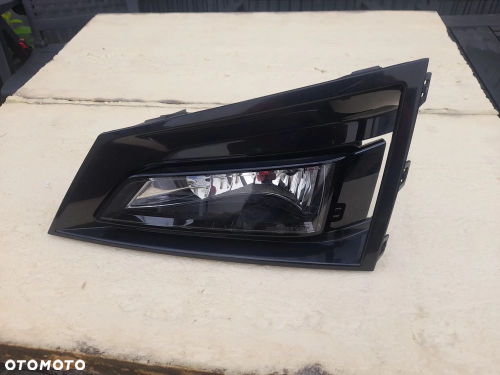 SKODA FABIA IV 6VA HALOGEN PRAWY+RAMKA KRATK - 6