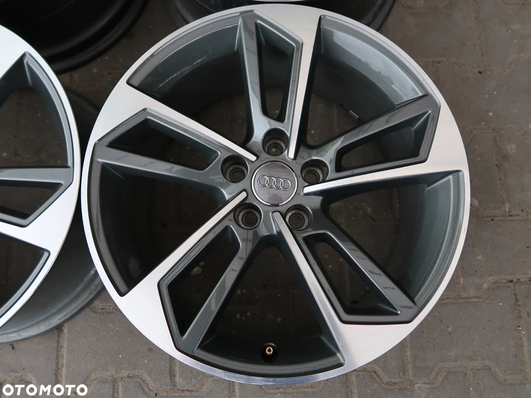 Oryginalne Felgi Aluminiowe Audi A4 8W0 - 3