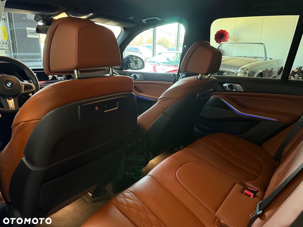 BMW X5 M M50i - 25