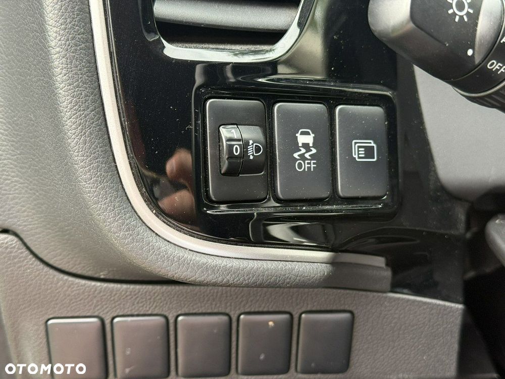 Mitsubishi Outlander - 22