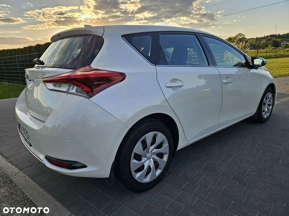 Toyota Auris - 1