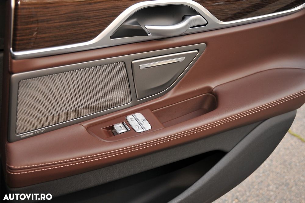 BMW Seria 7 740e iPerformance - 39