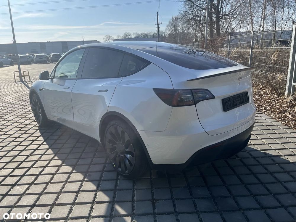 Tesla Y Performance AWD - 3