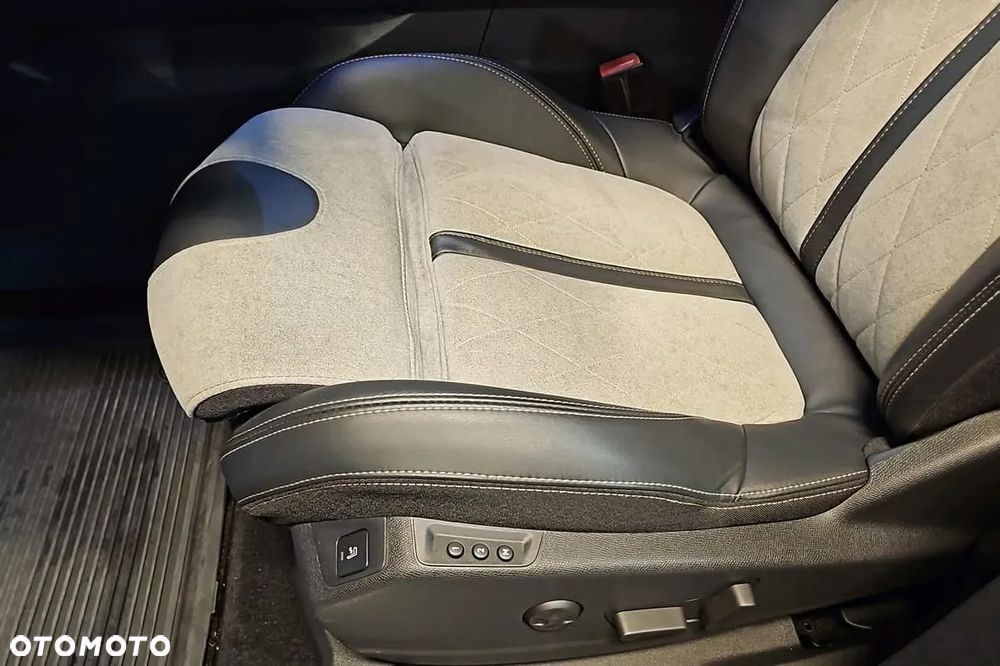 Peugeot 3008 1.6 PureTech HYbrid4 GT Line S&S EAT8 - 17