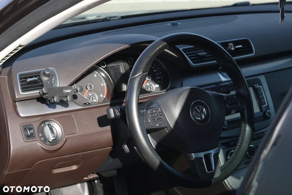 Volkswagen Passat 2.0 TDI Comfortline - 15