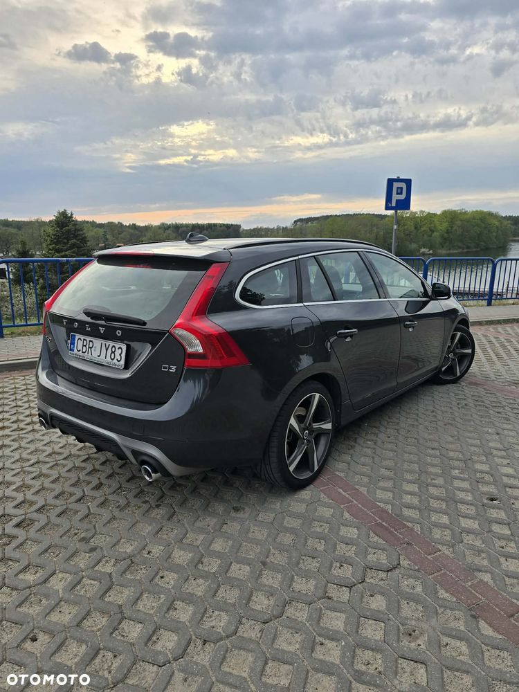 Volvo V60 D3 R-Design - 3