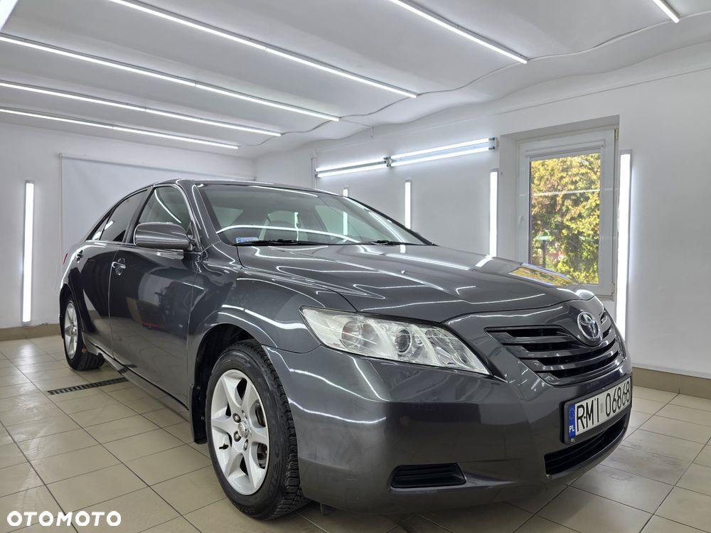 Toyota Camry - 10