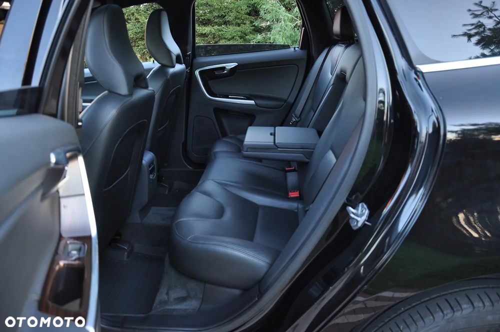 Volvo XC 60 D5 AWD Geartronic Summum - 26