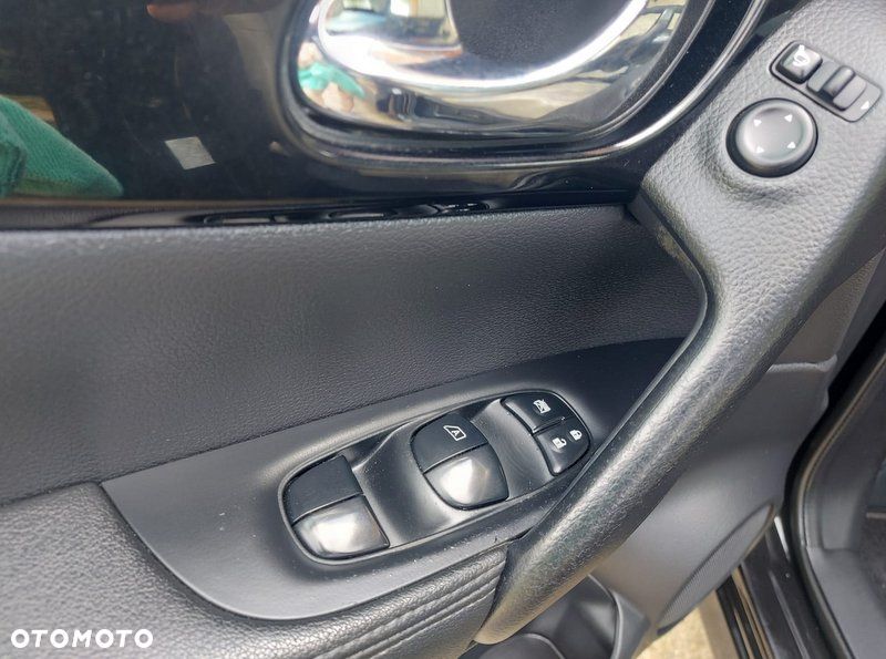 Nissan Qashqai 1.6 dCi 4 x 4 DPF tekna - 36
