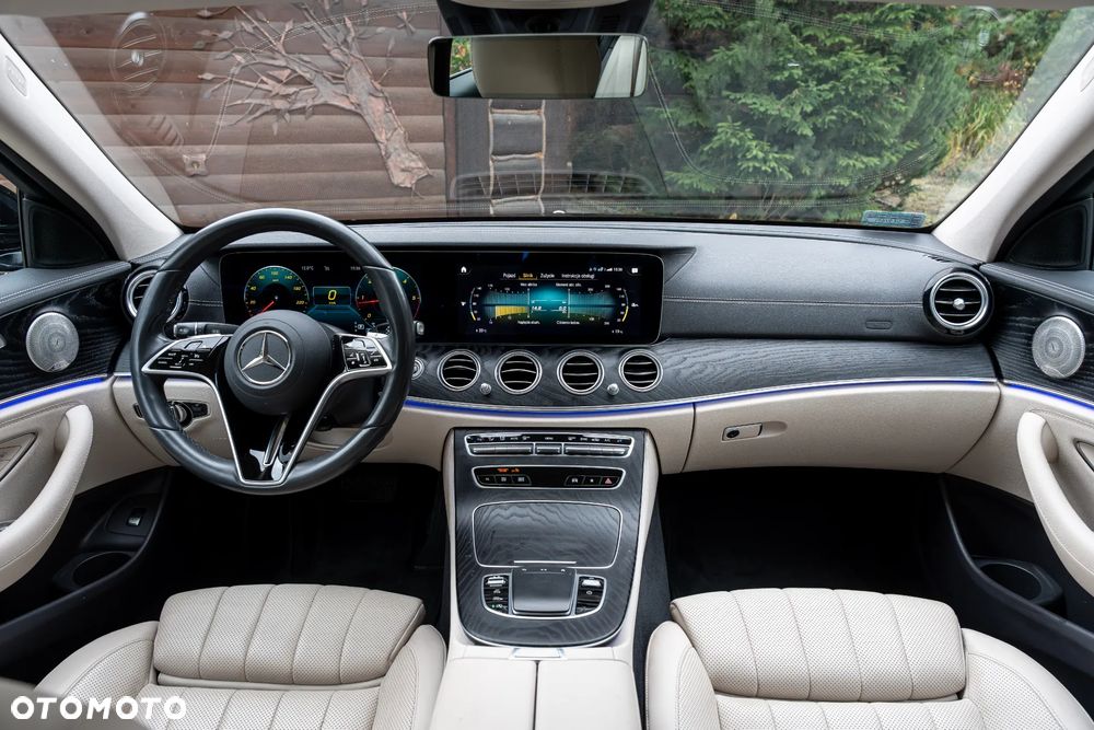 Mercedes-Benz Klasa E 220 d 4-Matic 9G-TRONIC - 28