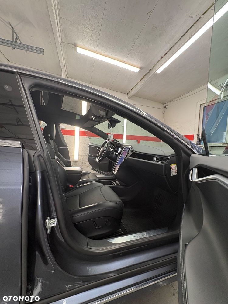 Tesla Model S - 18