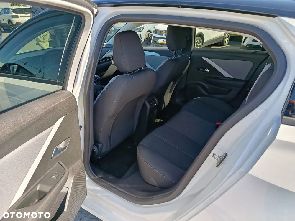 Opel Astra 1.2 T Business Edition S&S - 10