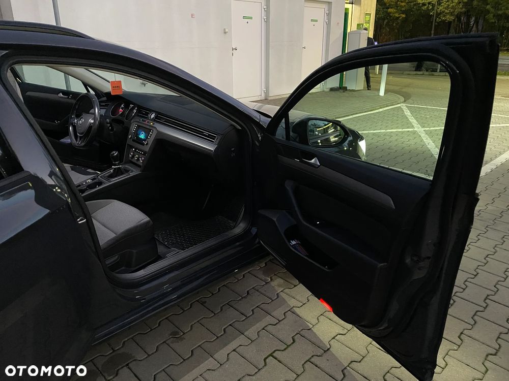 Volkswagen Passat 1.6 TDI BMT Trendline - 28