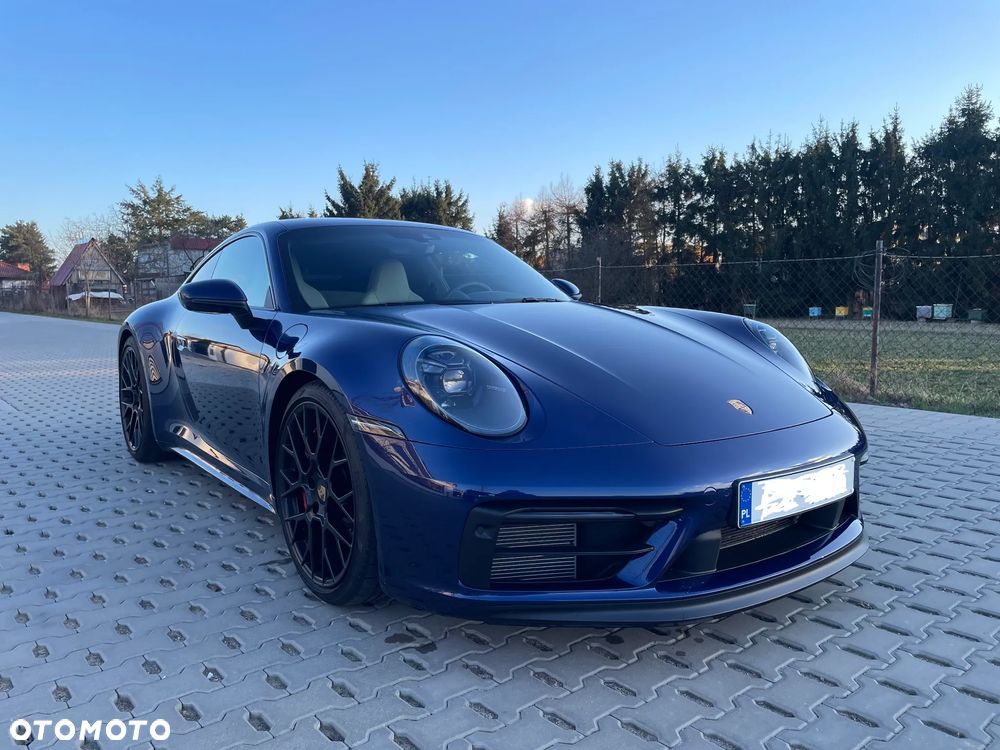 Porsche 911 Carrera 4 GTS - 2