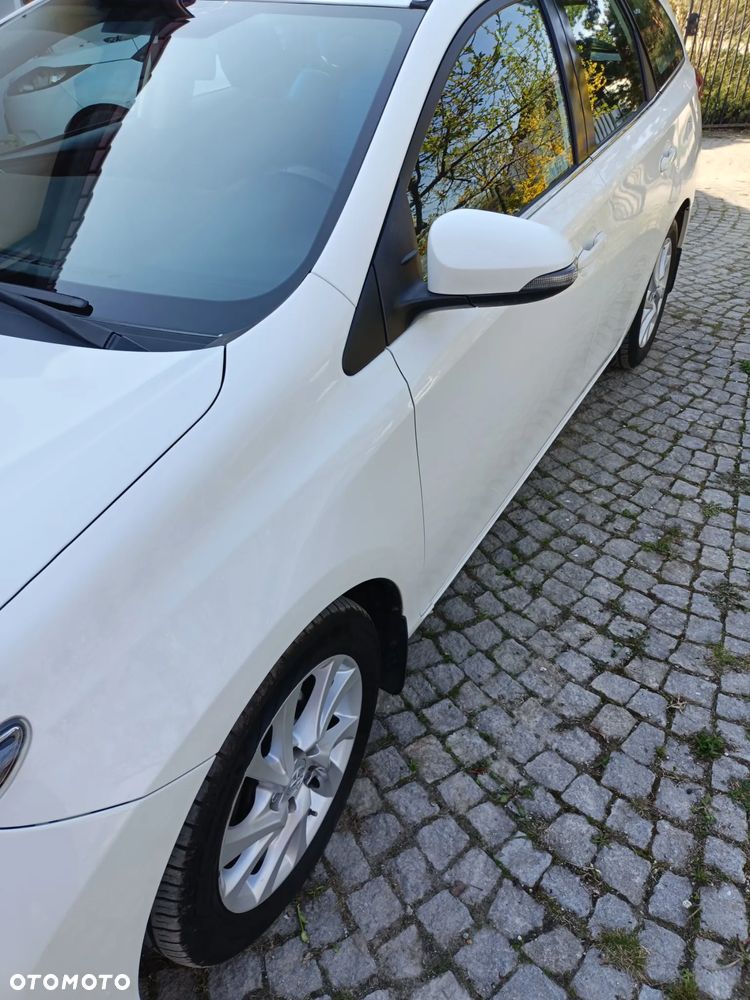 Toyota Auris 1.6 Prestige - 16