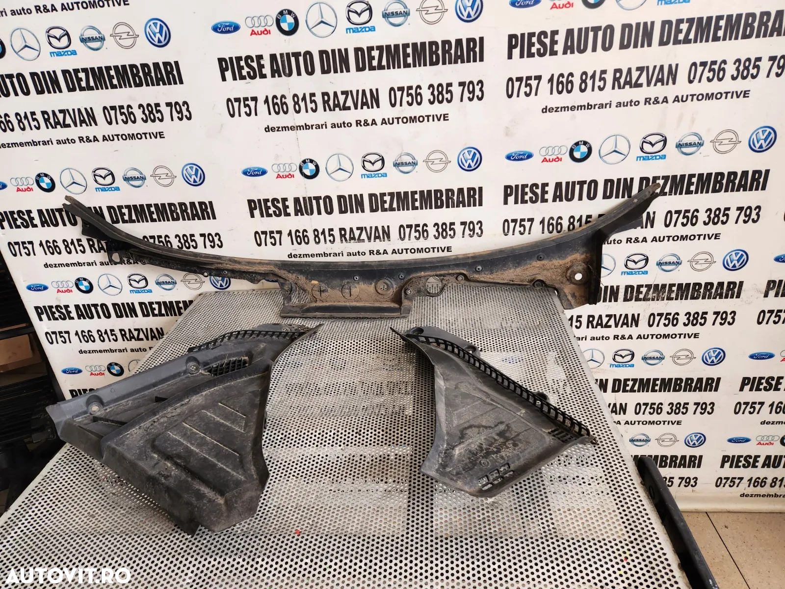 Grila Stergatoare Bmw Seria 7 F01 F02 F03 F04 Volan Stanga Grila Ornament Bmw F01 F02 F03 F04 Dezme - 3