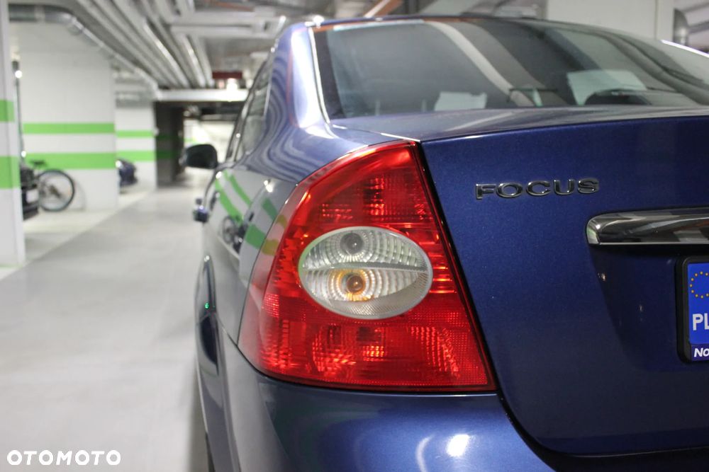 Ford Focus 2.0 Ghia - 36