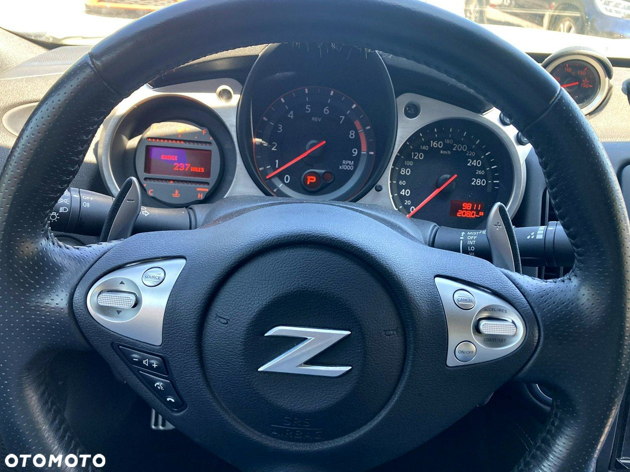 Nissan 370 Z - 22