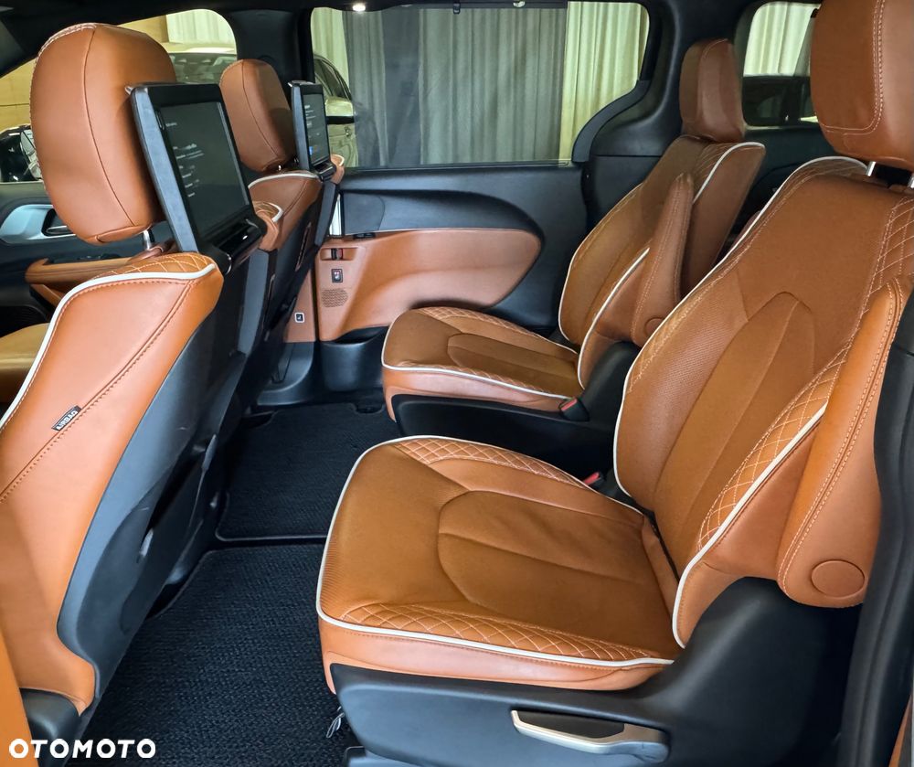Chrysler Pacifica - 30