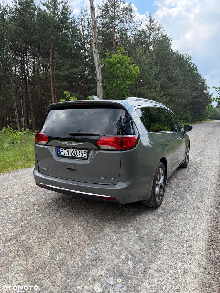 Chrysler Pacifica - 9