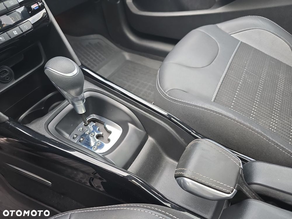 Peugeot 2008 1.2 Pure Tech Allure S&S EAT6 - 21