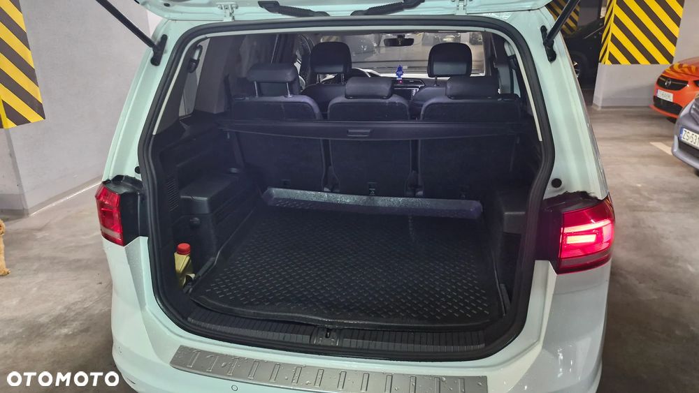 Volkswagen Touran - 10