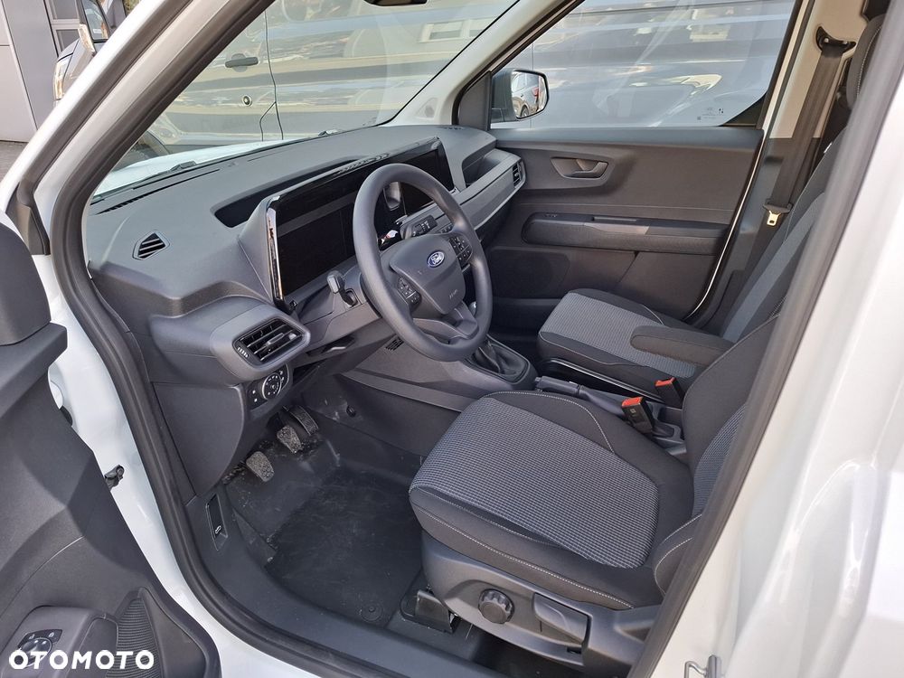 Ford Transit Courier - 11