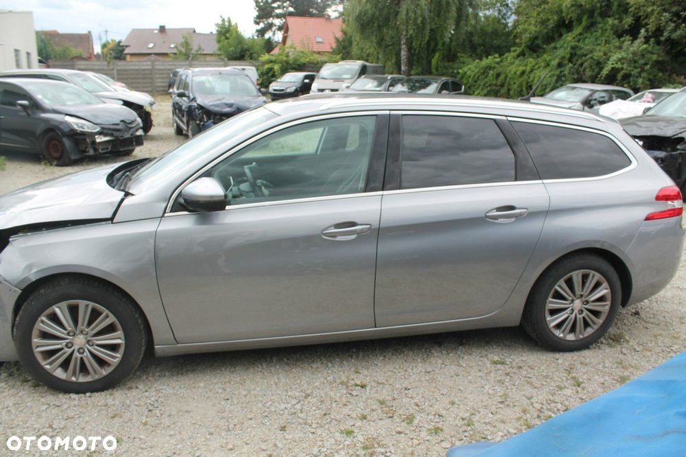 Peugeot 308 - 8