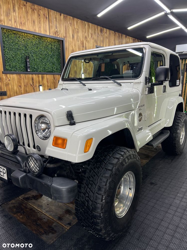 Jeep Wrangler - 2