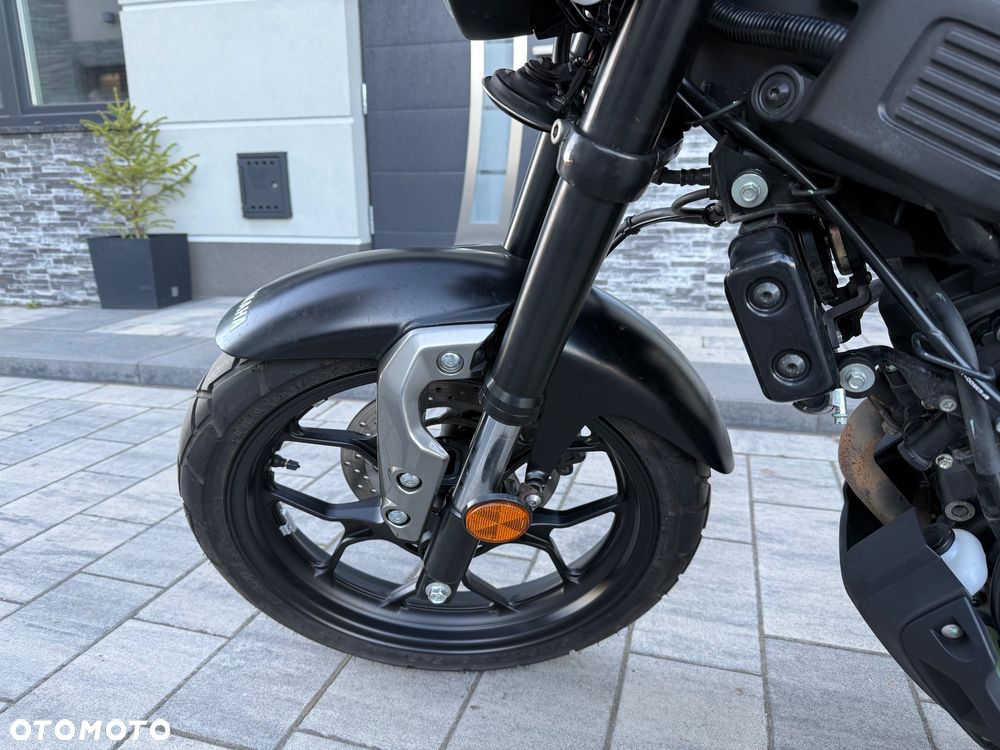 Yamaha XSR - 9