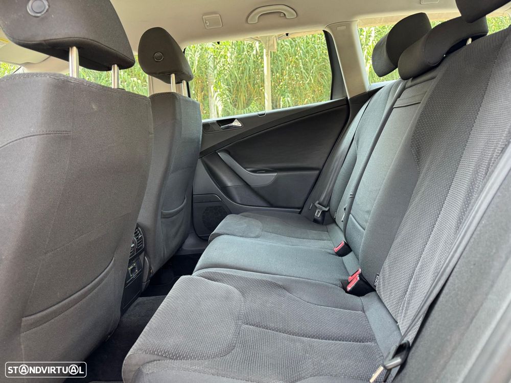 VW Passat Variant 2.0 TDI Confortline - 18