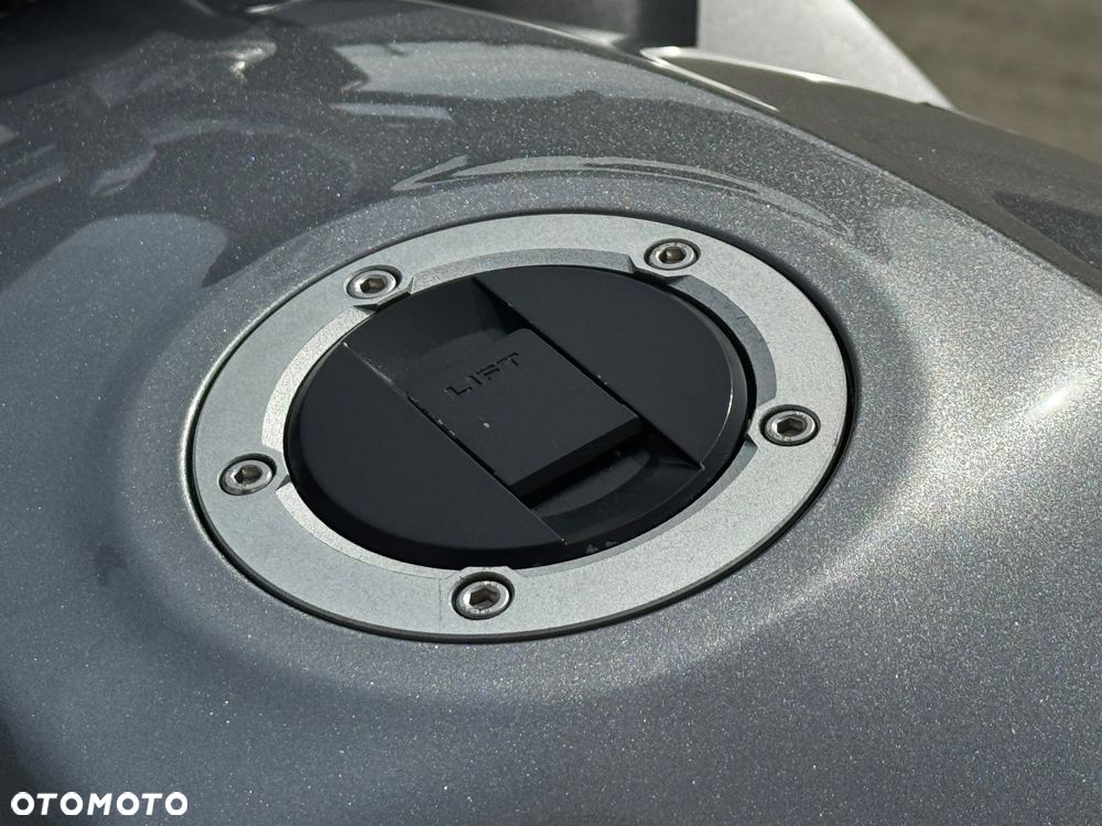 Suzuki GSX - 18