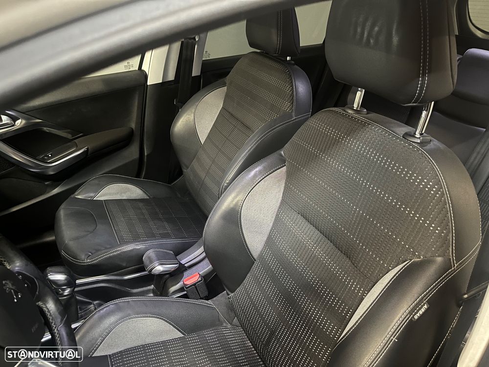 Peugeot 2008 1.2 VTi Allure - 34