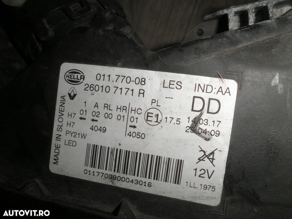 Far Dreapta Xenon Renault Kadjar 2017 260107171R ( urechi rupte ) - 3