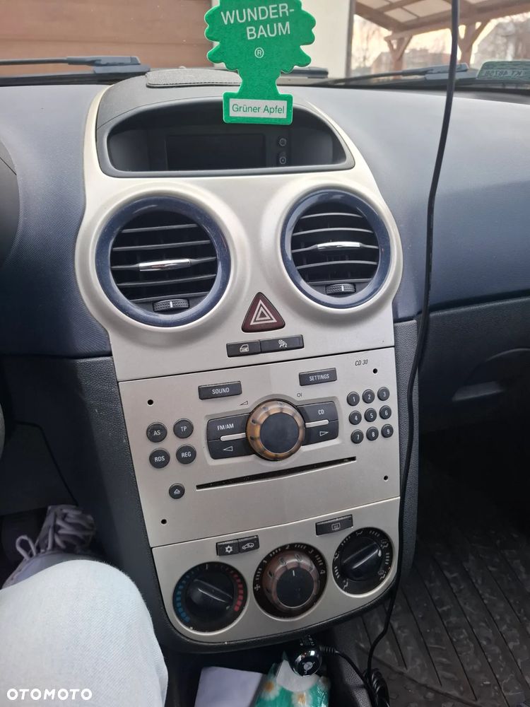 Opel Corsa 1.2 16V Enjoy - 10