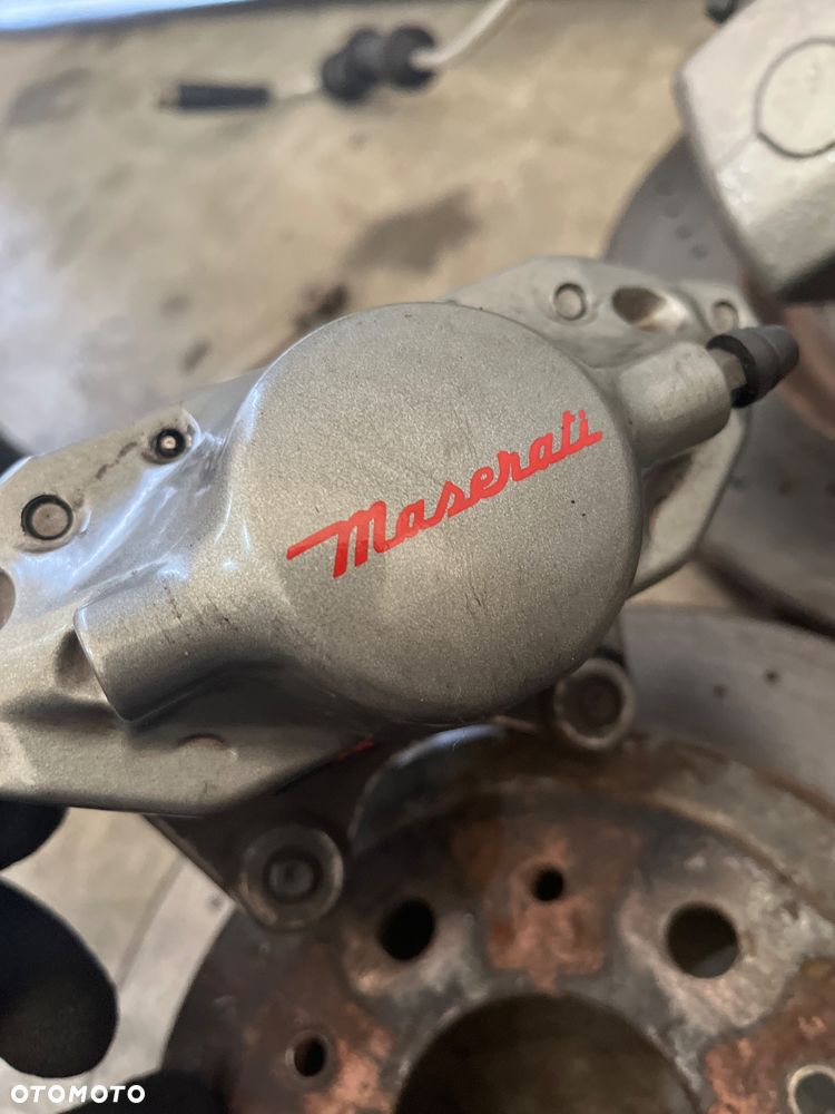 Zestaw zacisków Brembo z tarczami nawiercanymi Maserati Quatroporte 4.2 - 7