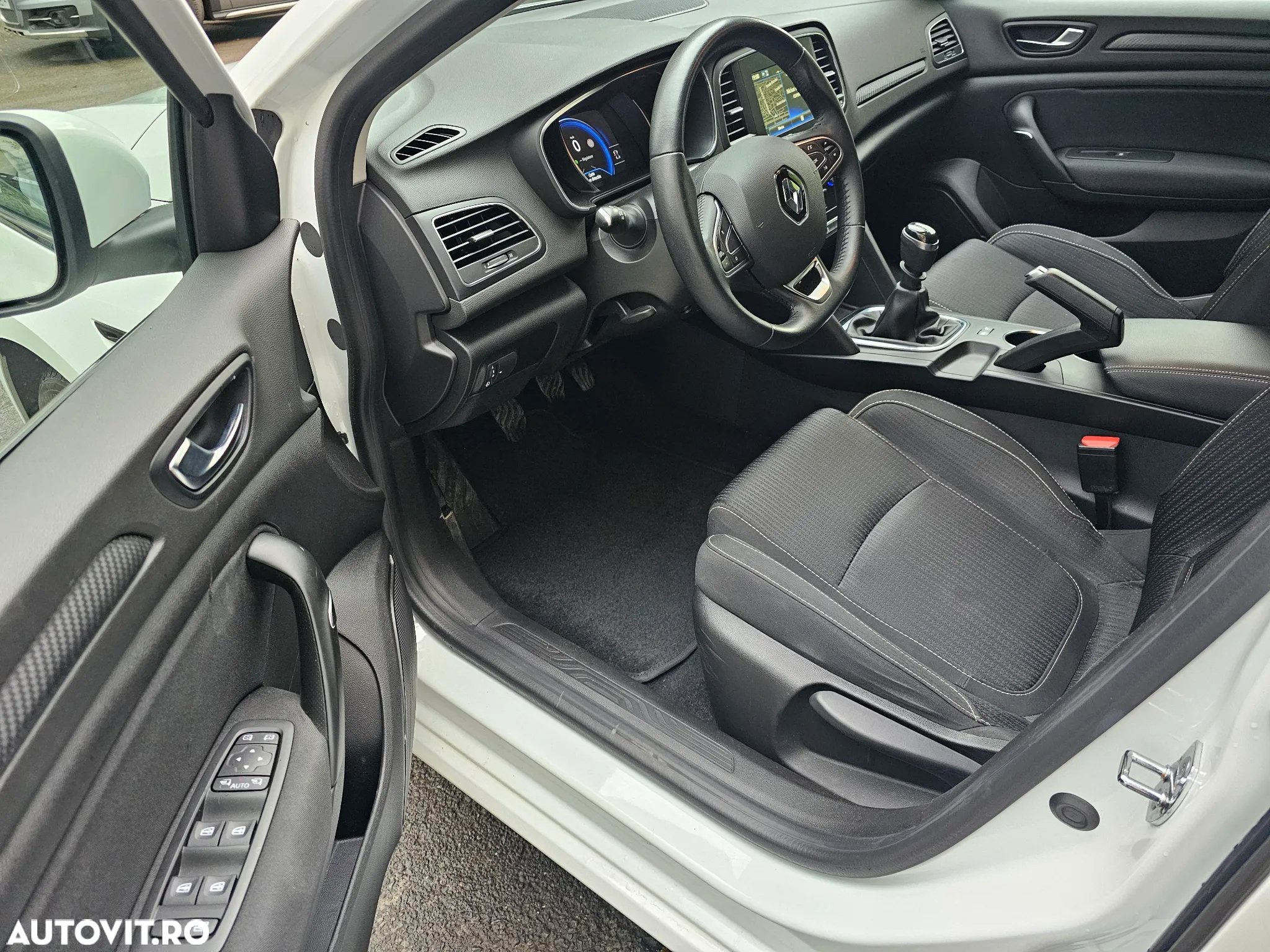 Renault Megane Grandtour BLUE dCi 115 BUSINESS EDITION - 11