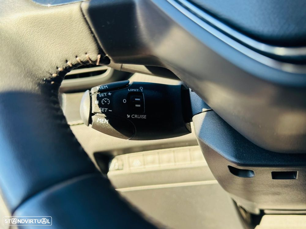 Peugeot 208 1.2 PureTech Allure EAT8 - 23