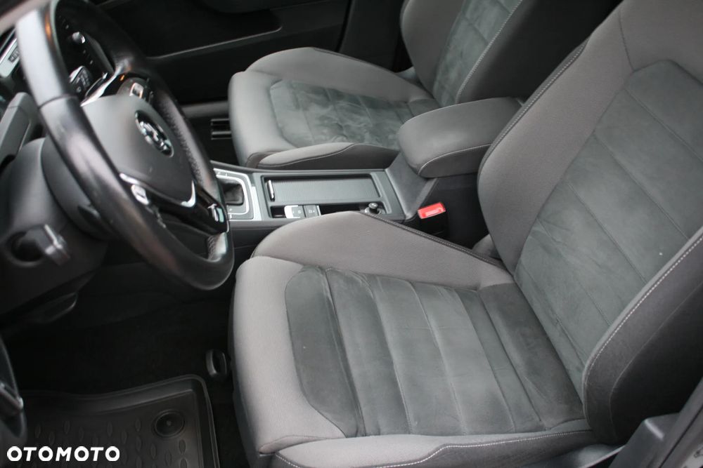 Volkswagen Golf 2.0 TDI SCR DSG Comfortline - 16