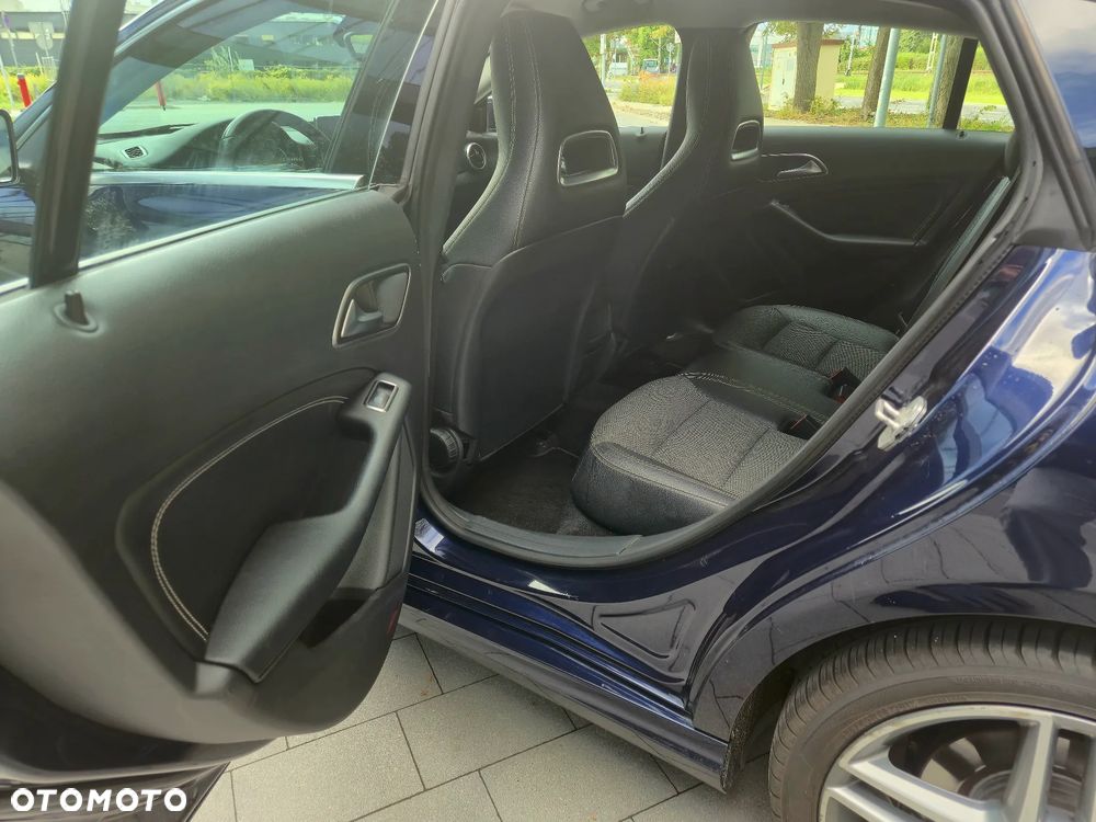 Mercedes-Benz CLA 180 d 7G-DCT - 12