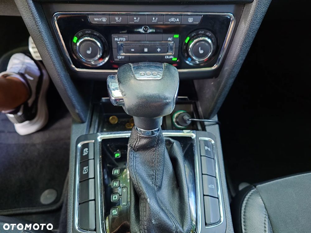 Skoda Superb 2.0 TDI Elegance DSG - 20