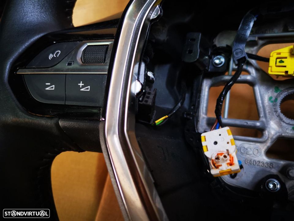 PEUGEOT 208 II VOLANTE V104 - 4