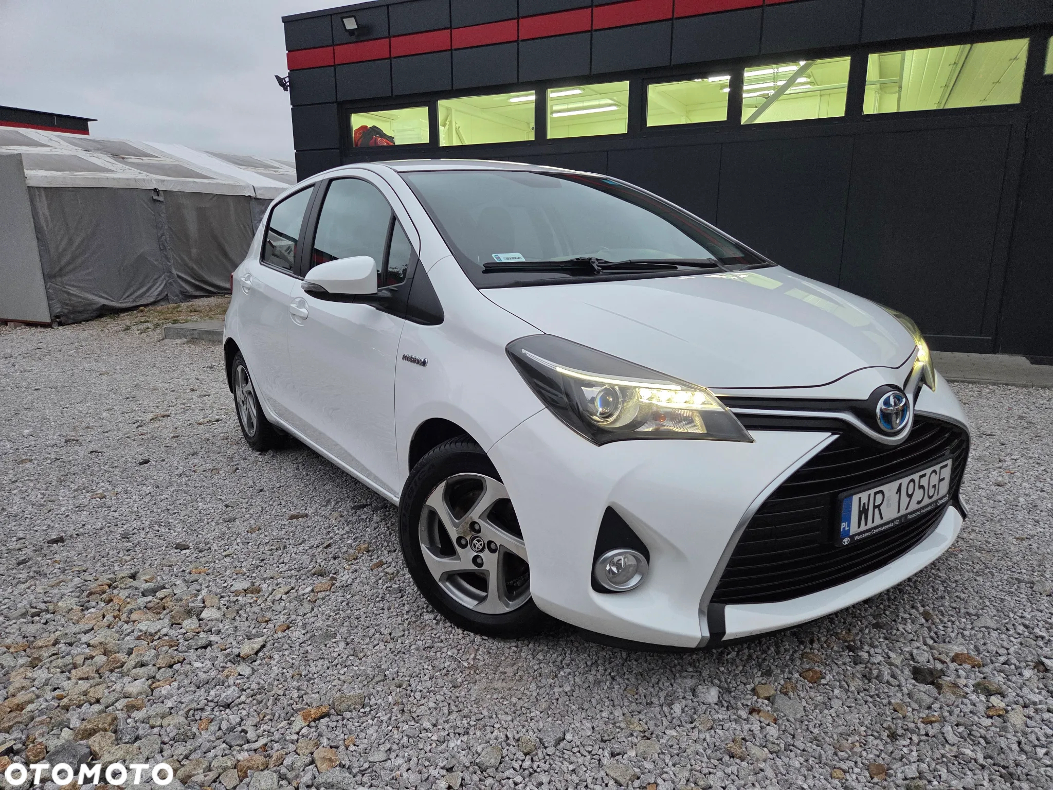 Toyota Yaris Hybrid 100 Premium - 3