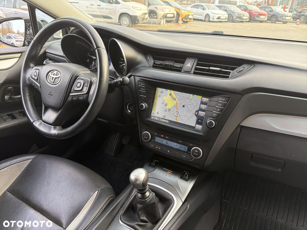 Toyota Avensis 2.0 D-4D Premium - 19