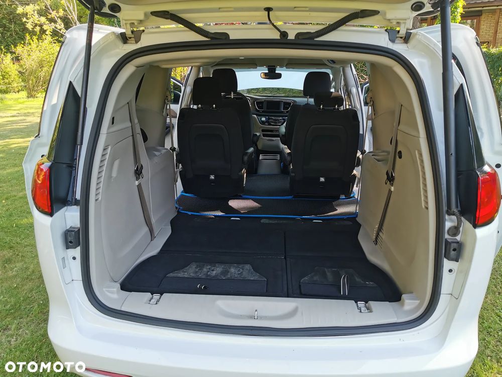 Chrysler Pacifica - 8
