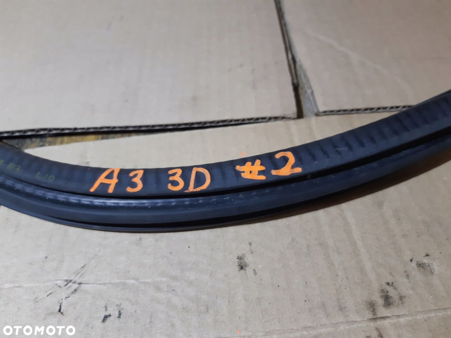 AUDI A3 8P 3D USZCZELKA DRZWI LEWE PRZEDNIE LEWY PRZÓD 8P3831721J - 8