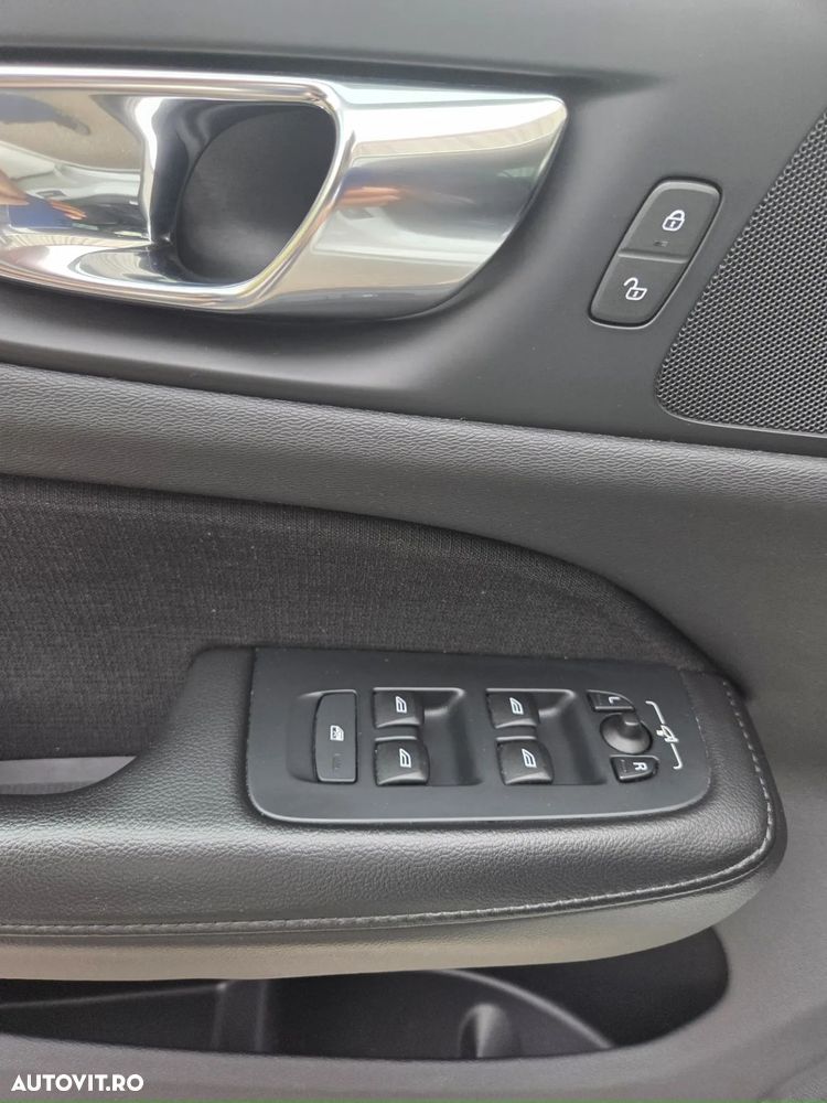 Volvo V60 B4 MHEV AT8 FWD Momentum Pro - 11